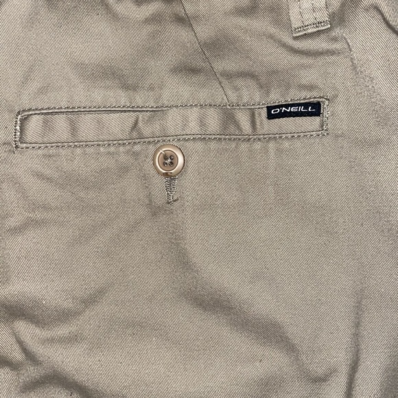 Tan Flat Front O’Neil Men Shorts. Size 32. Good condition - Picture 6 of 6